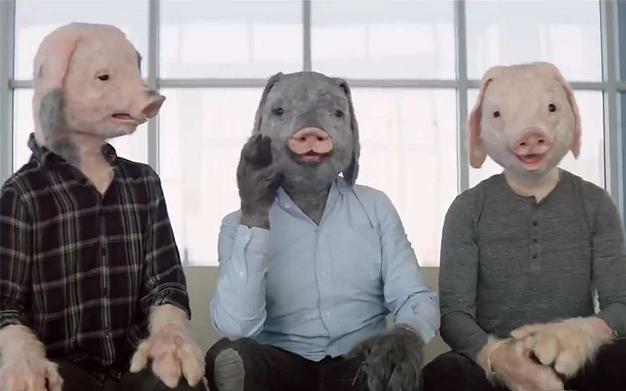 日本颠覆想象童话广告《三只小猪和大灰狼》
