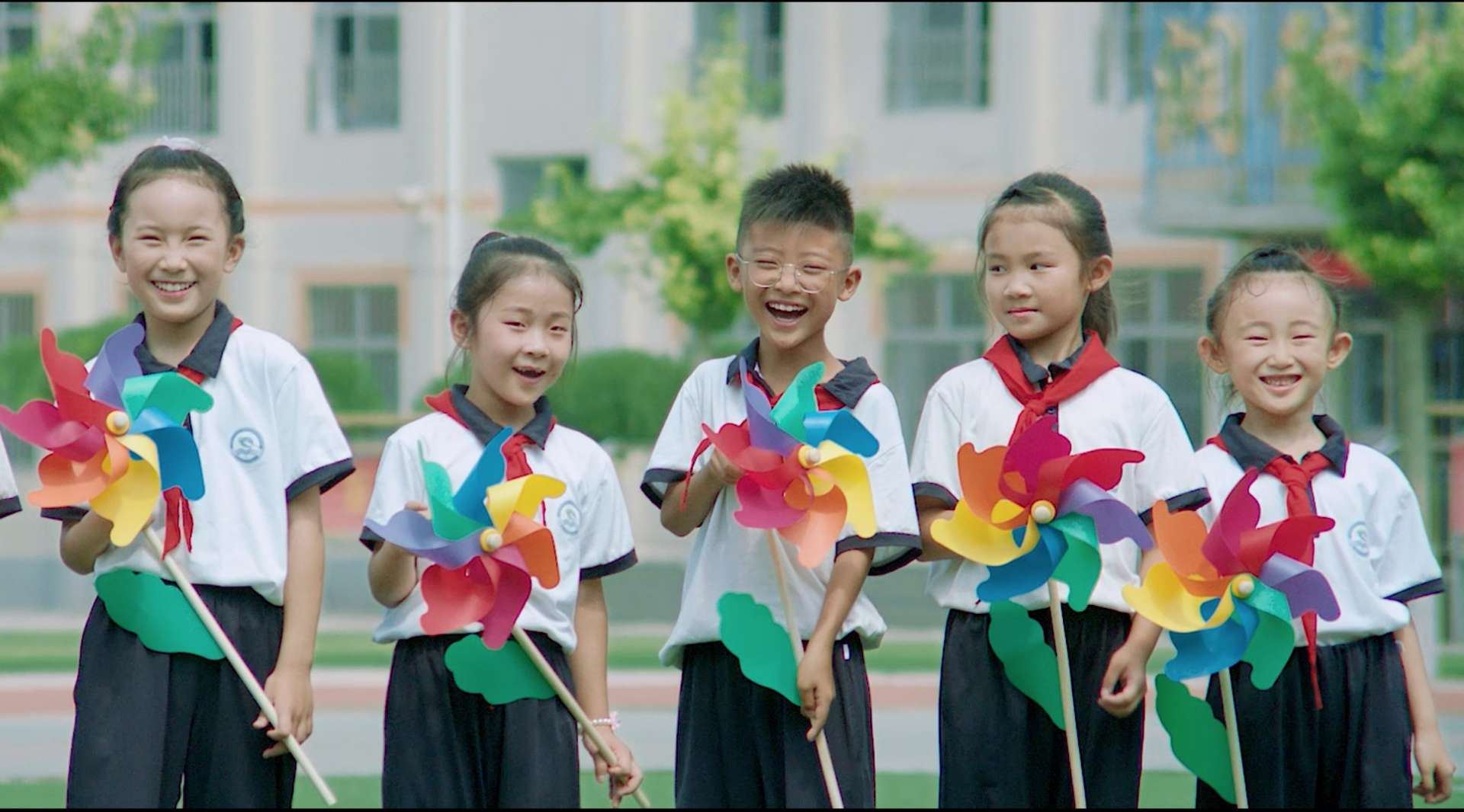 你是盛开四季的向阳花——学校宣传片