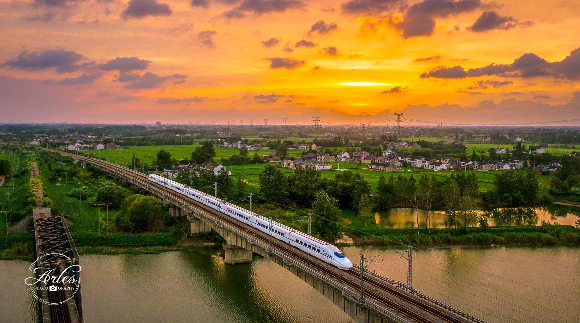 中国铁路---飞驰的列车