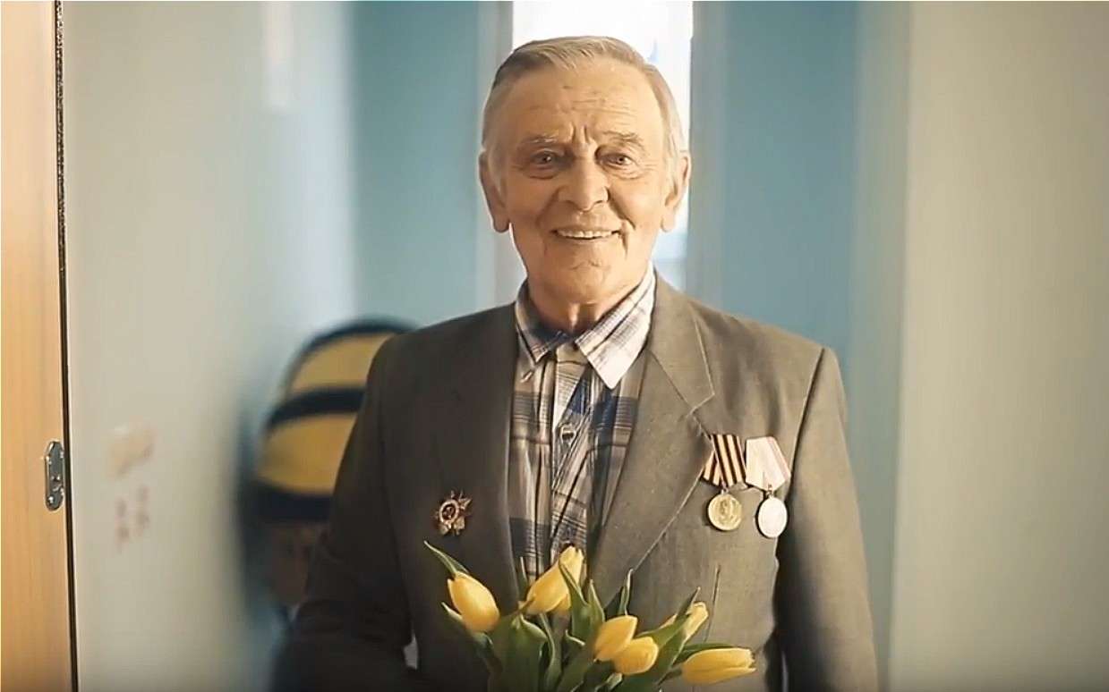 俄罗斯卫国战争70周年短片《奶奶，你的英雄回来了》