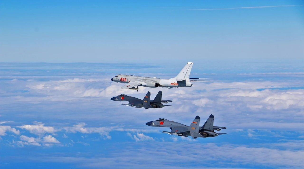 中国空军《红》轰炸航空兵成立70周年
