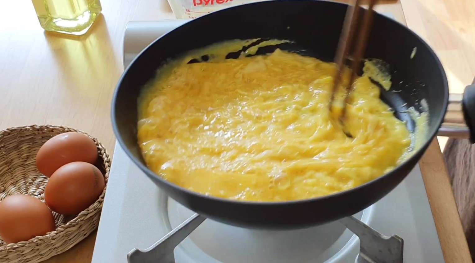 金黄黄的让人流口水～煎蛋饭