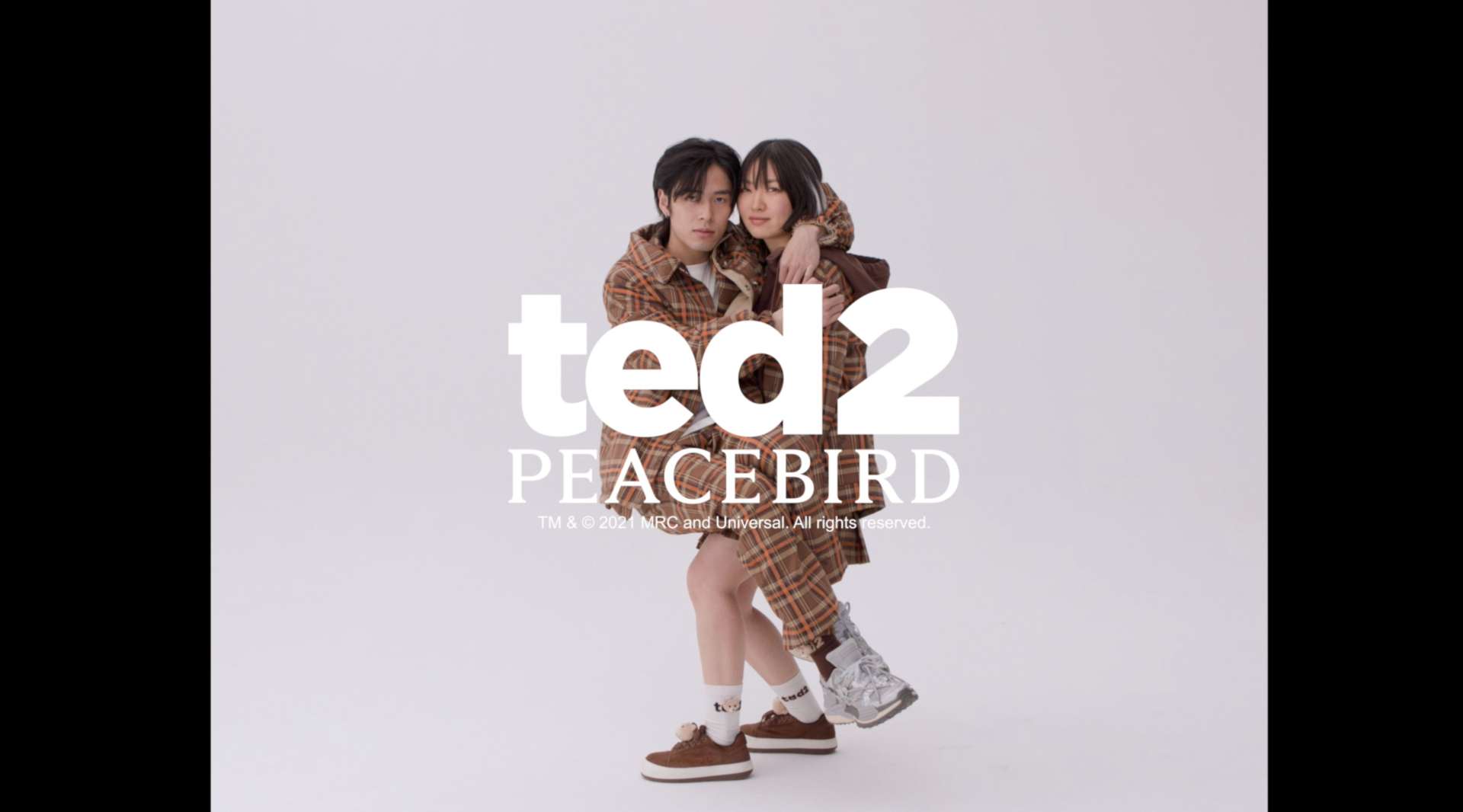 PEACEBIRD WOMAN X TED - Couple Hug