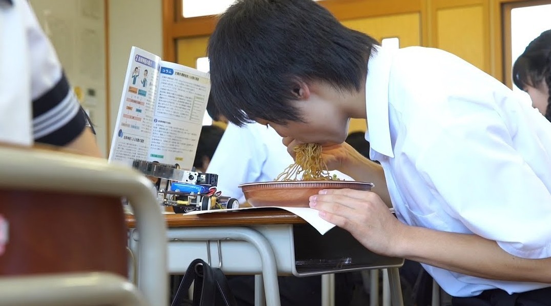 日本爆笑广告短片《偷吃的秘密法宝》