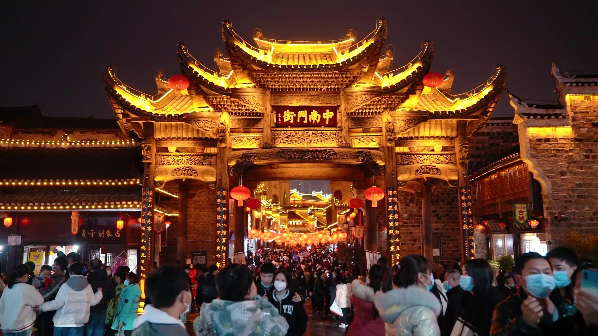 灯如昼人如织，中南门元宵节热闹非凡！