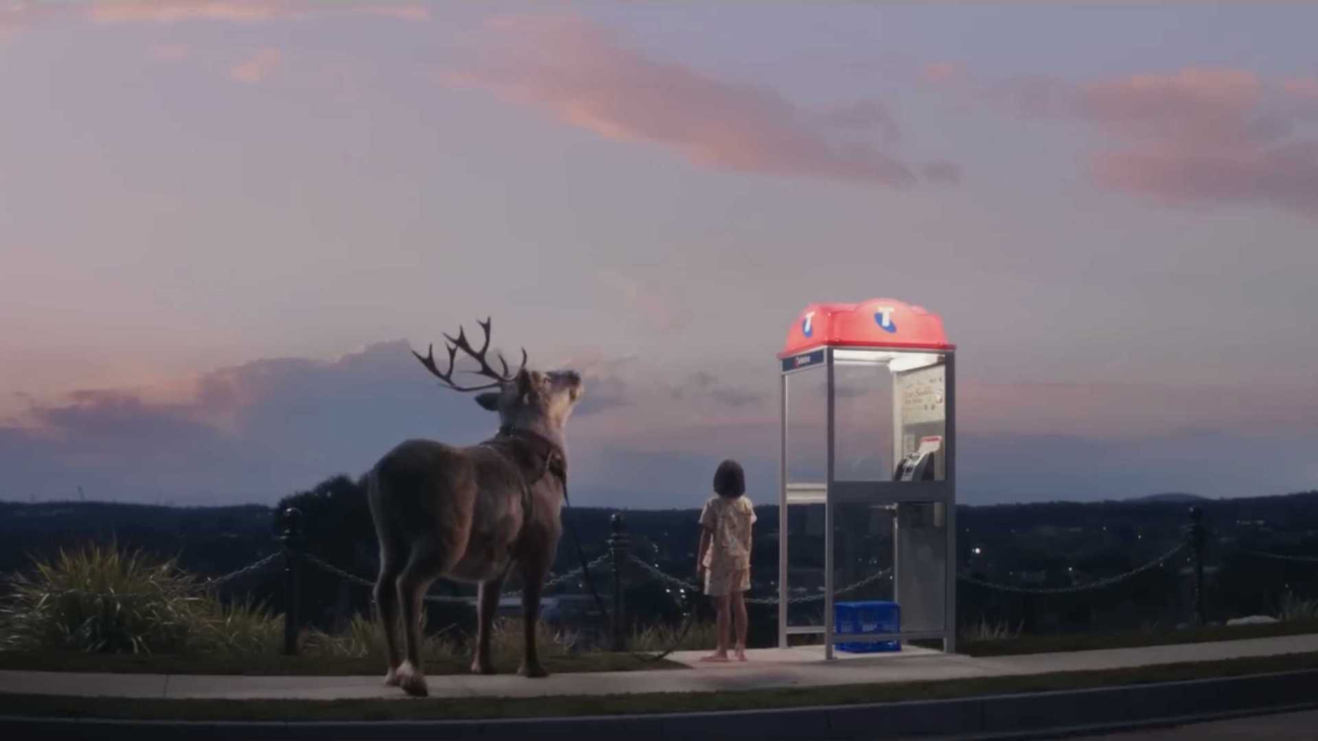 一通帮走失驯鹿找到圣诞老人的电话｜澳大利亚电信短片《你好，圣诞！》