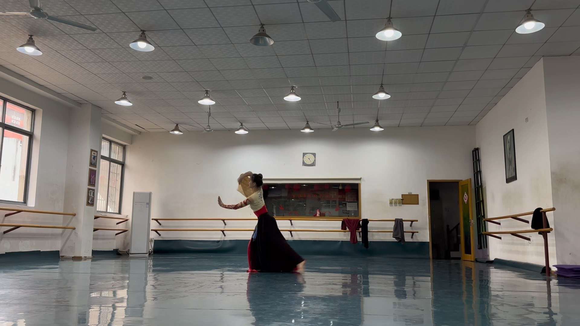 武汉工商学院2023级舞蹈表演S1班刘慧琳个人ip
