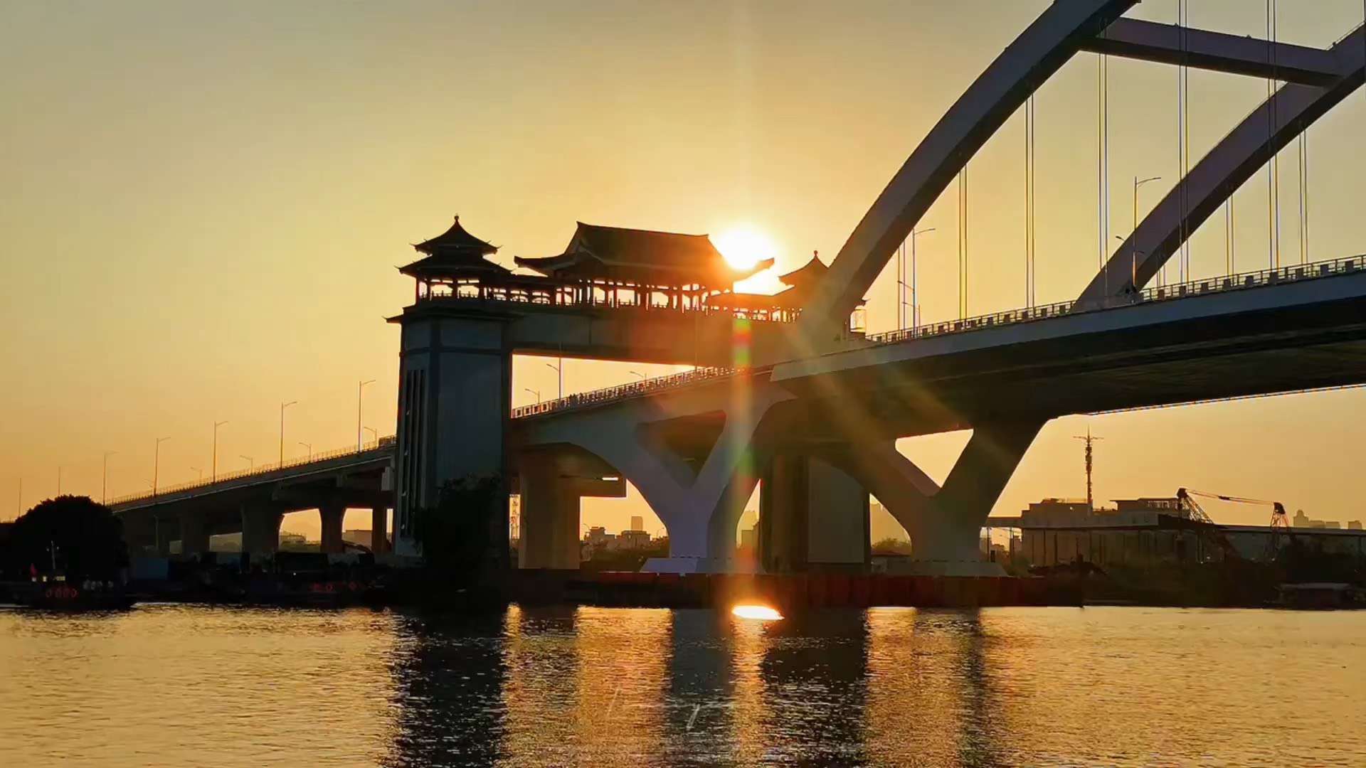 日落下的进贤门大桥