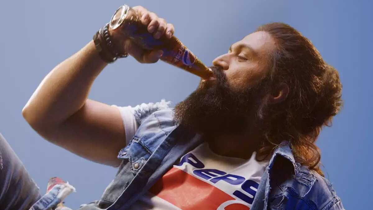 印度可口可乐《用人“砸”出的广告》