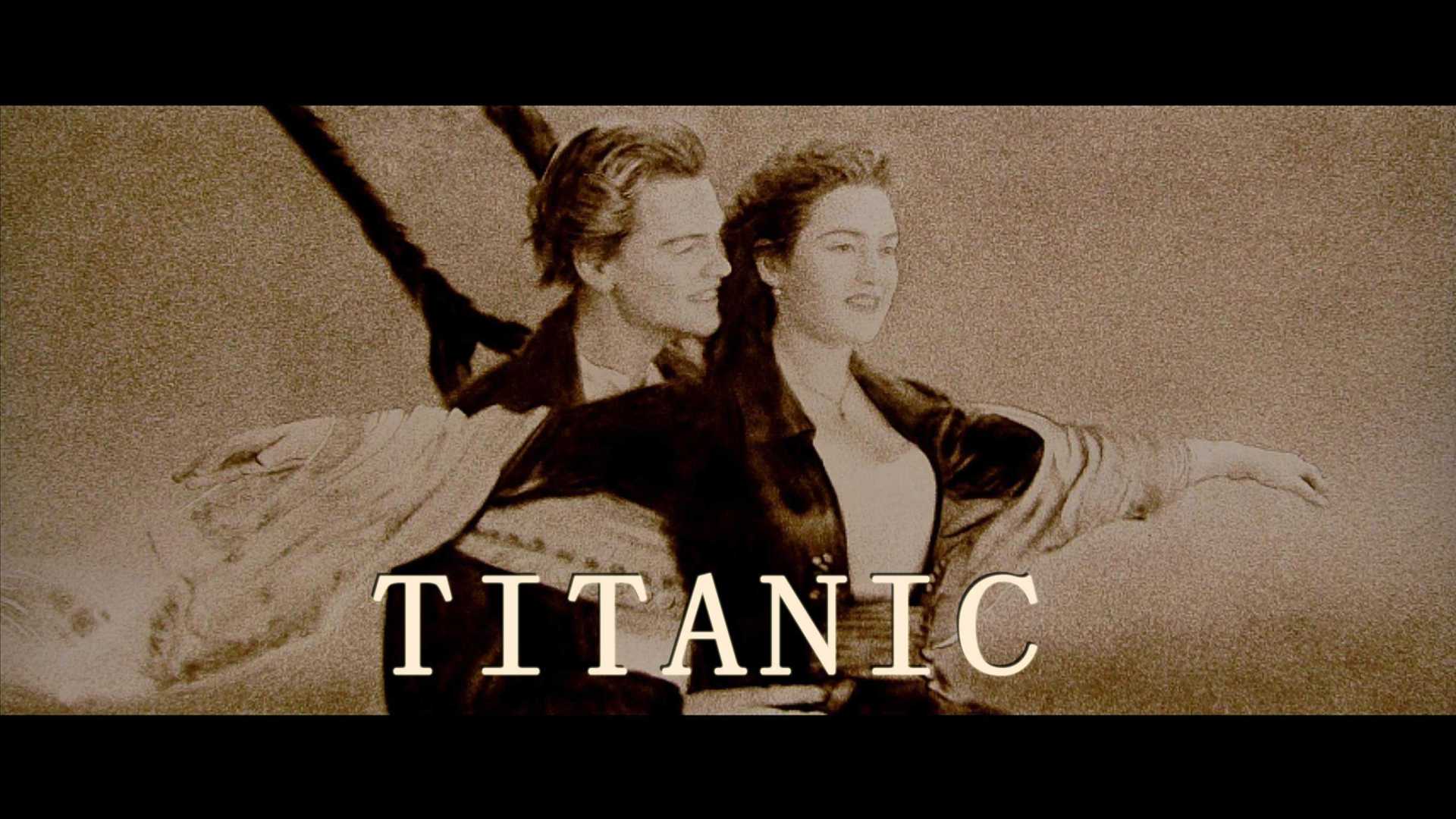 用沙画的方式打开经典电影《泰坦尼克号》