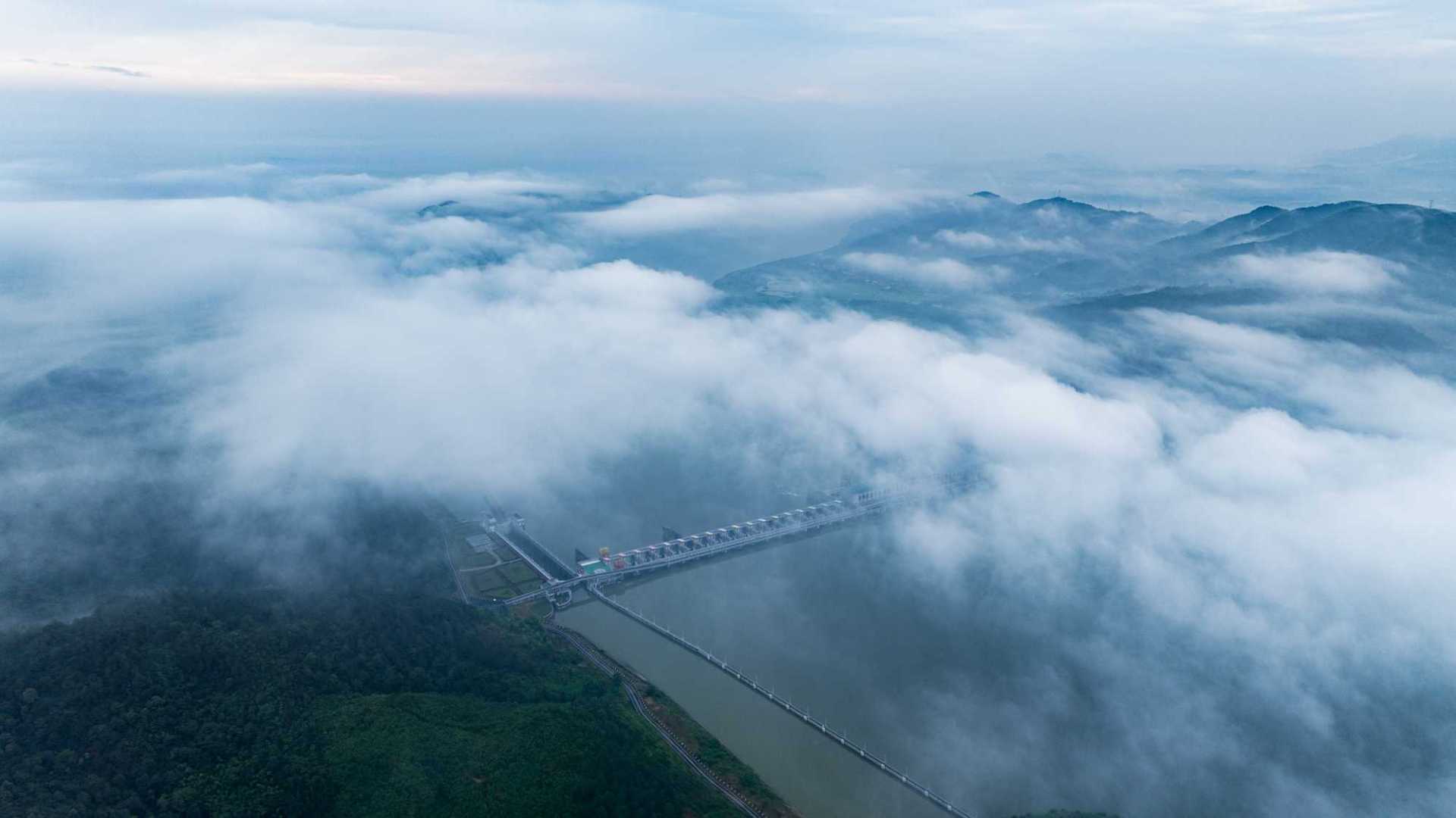 江西峡江：水利枢纽云海景观 美如仙境