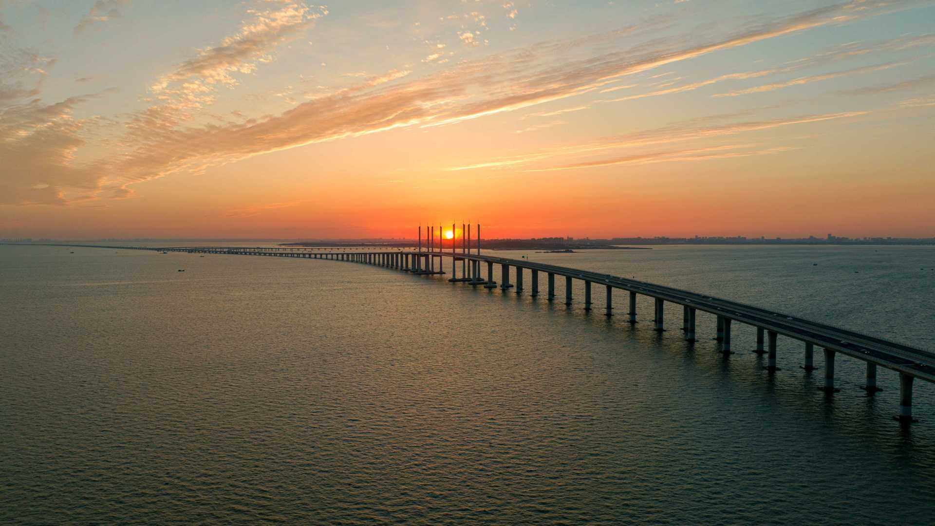 在胶州湾跨海大桥等一个日落