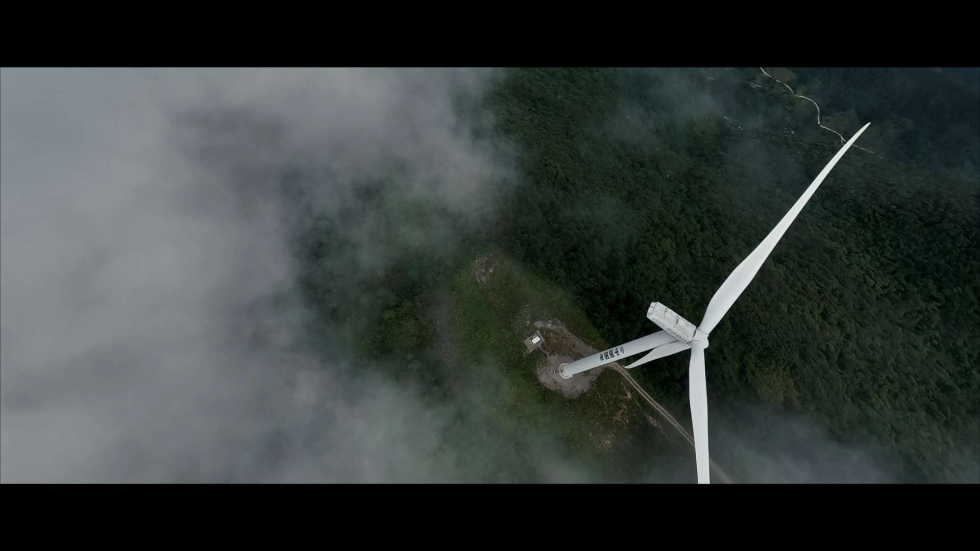 极限穿越机拍摄！中国国电风力发电站
