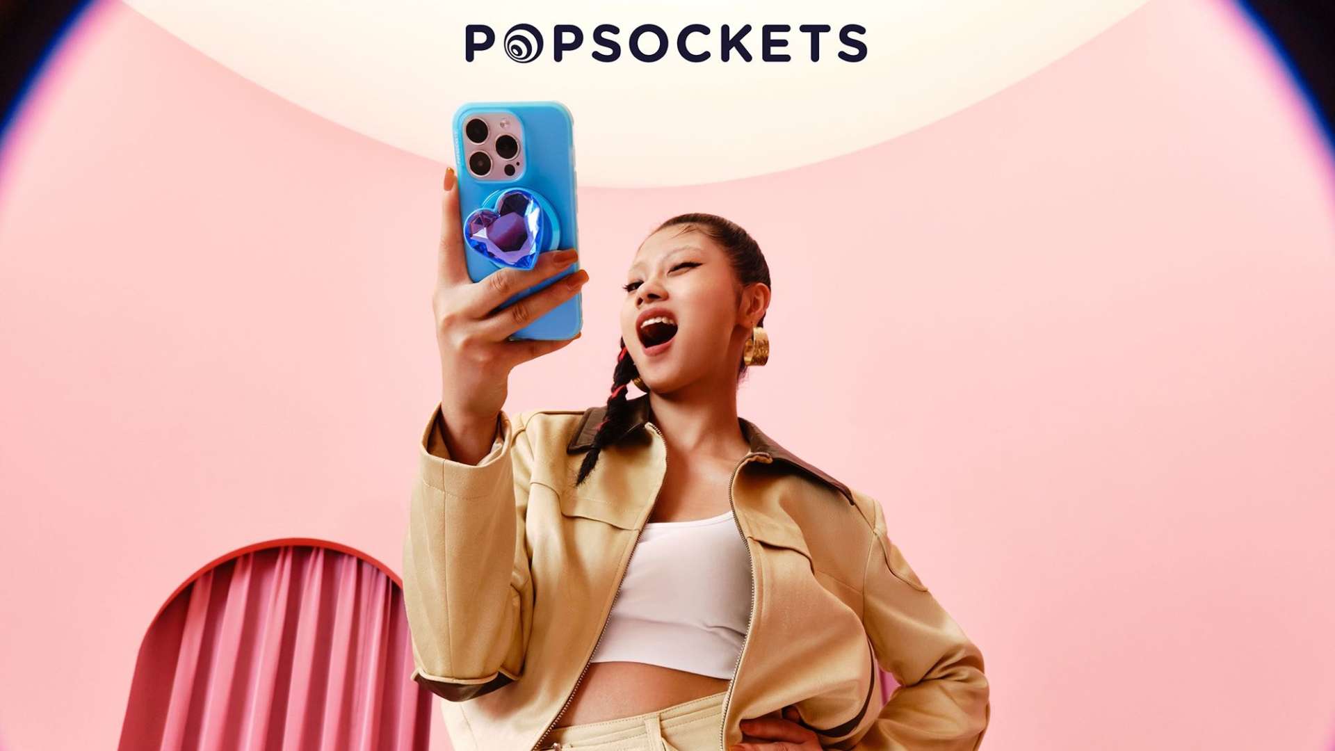 「一扭一换，快乐驾到」Pop Sockets 泡泡骚首支品牌广告