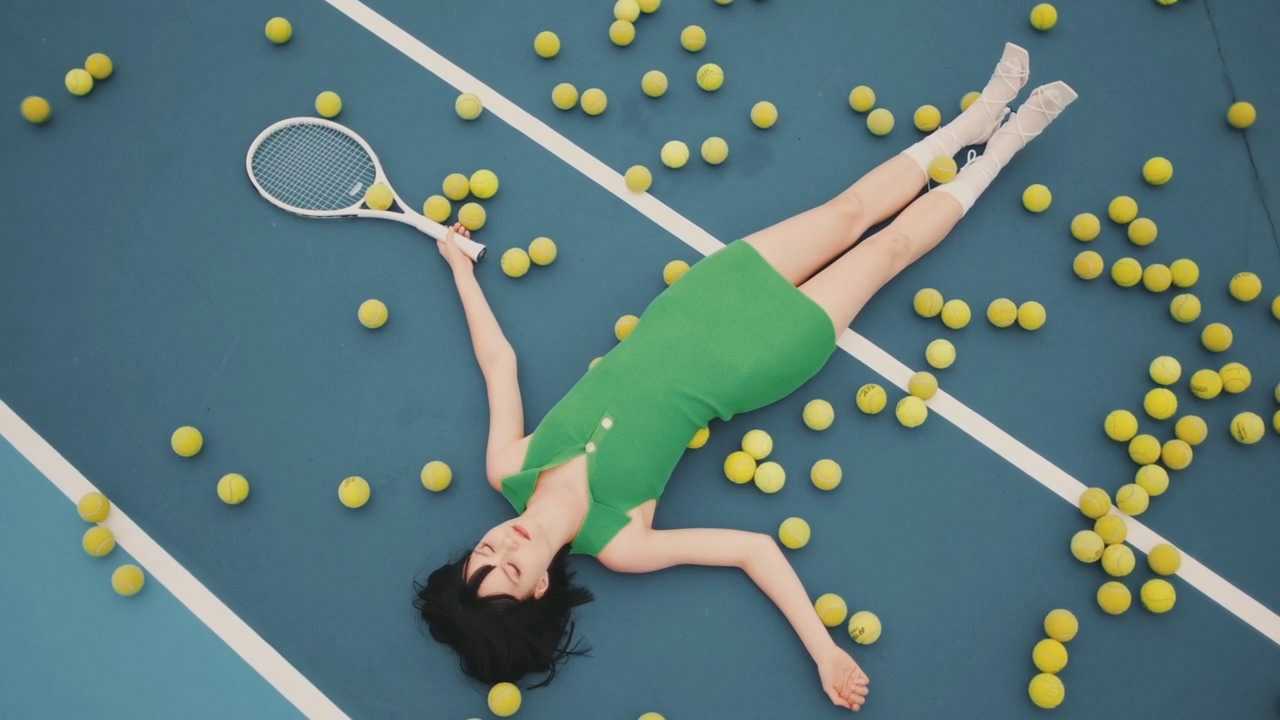 时装日记 - Ramasser le tennis | 无聊的网球