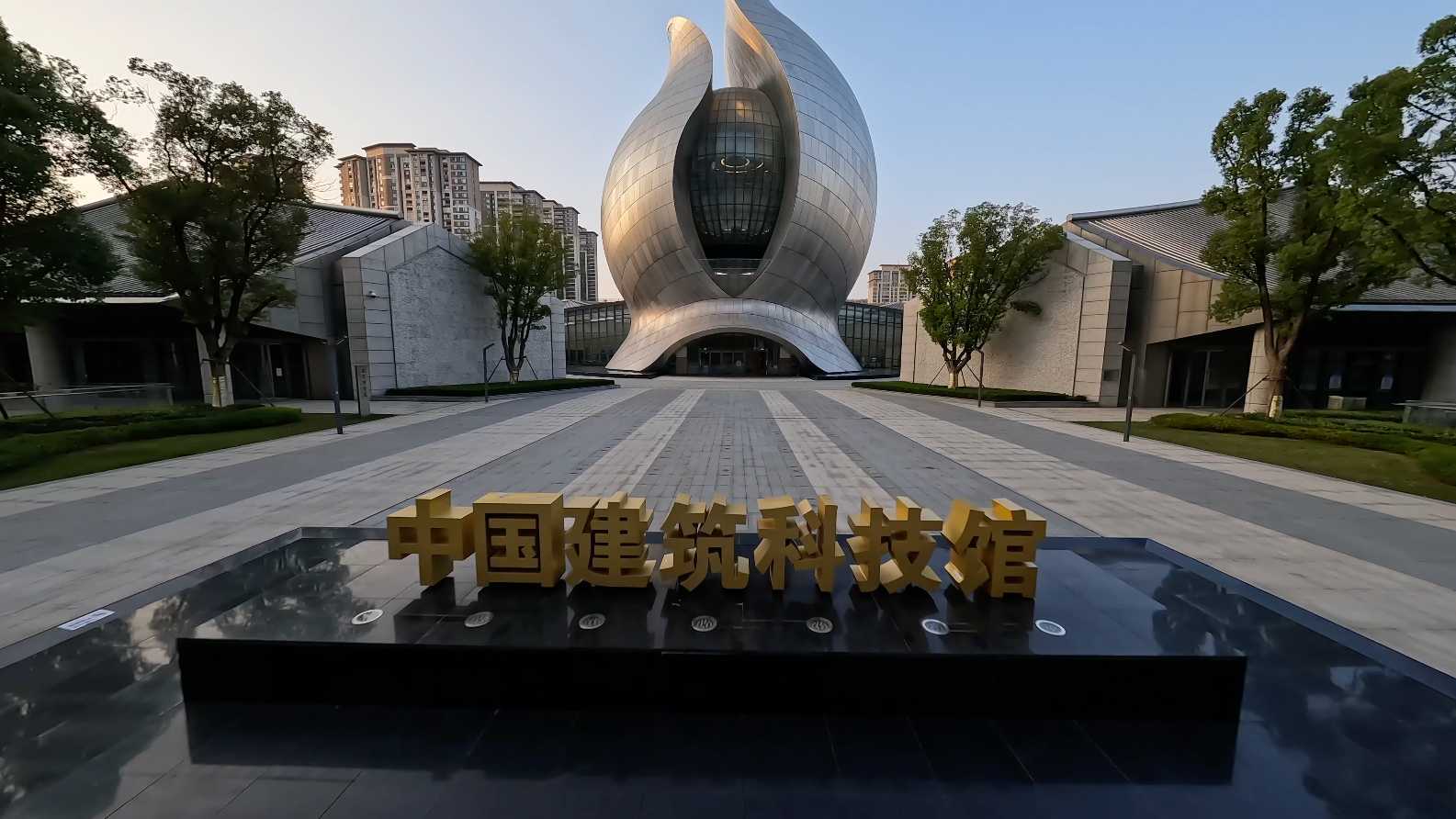 FPV一镜到底带你穿越武汉光谷中国建筑科技馆