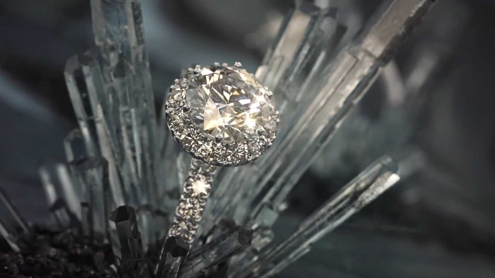 Crystals and Jewellery 水晶珠宝展示