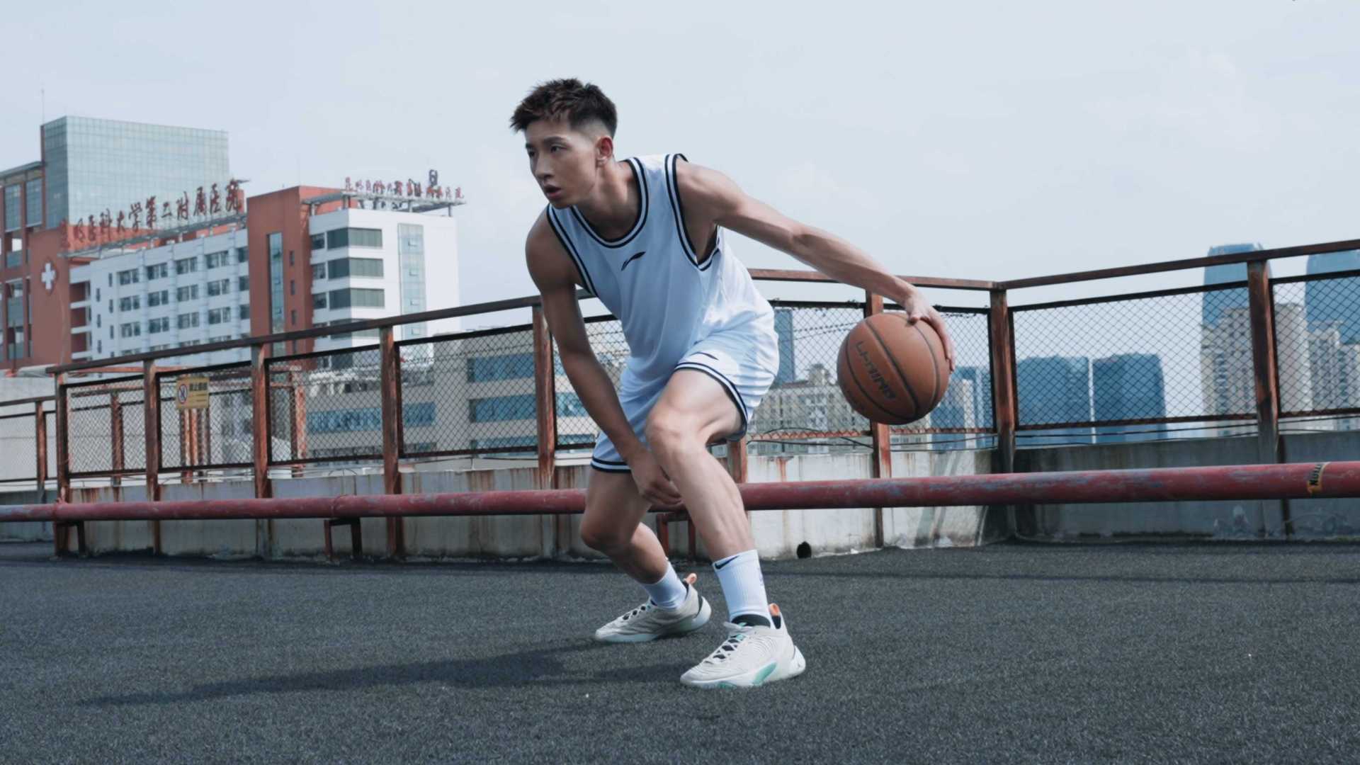 动感地带篮球赛预热广告《放胆上场 不服来战》
