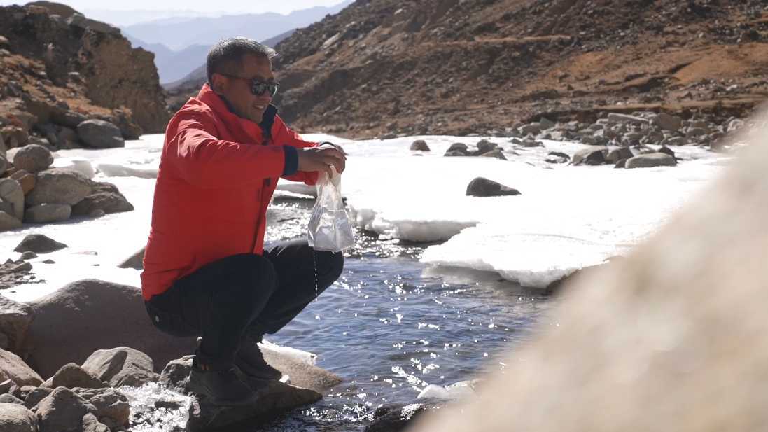 纪录片·《高原上的渴望》在西藏寻找圣洁之水的旅程