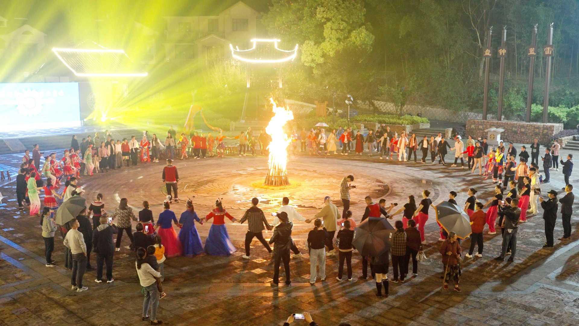 杭州新登●双江畲族文化村篝火狂欢
