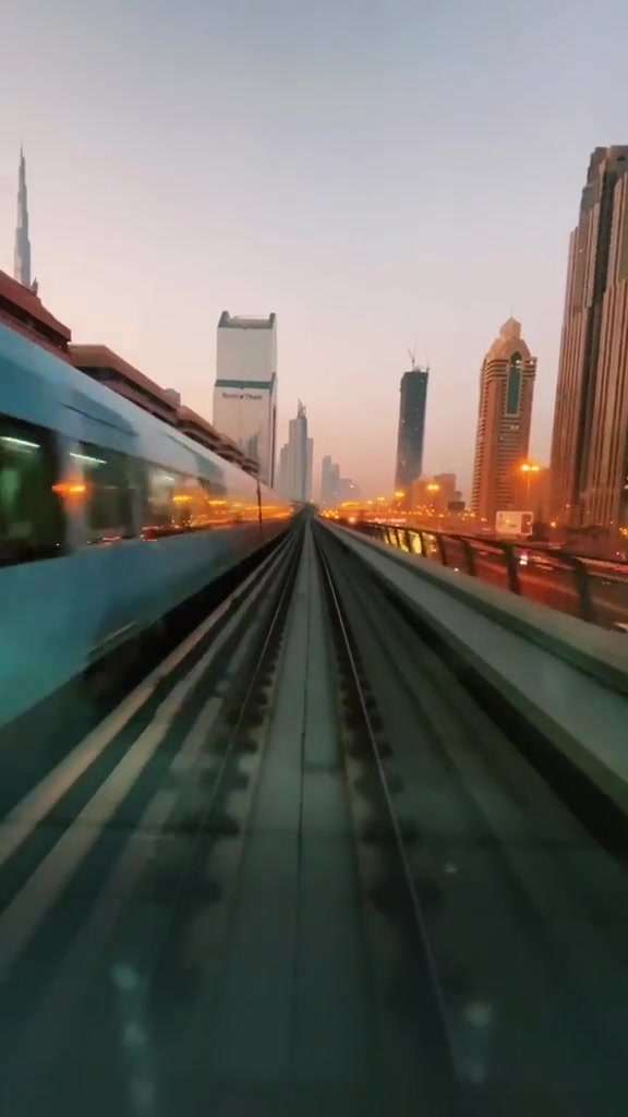 地铁视角丨感受迪拜的高楼入云