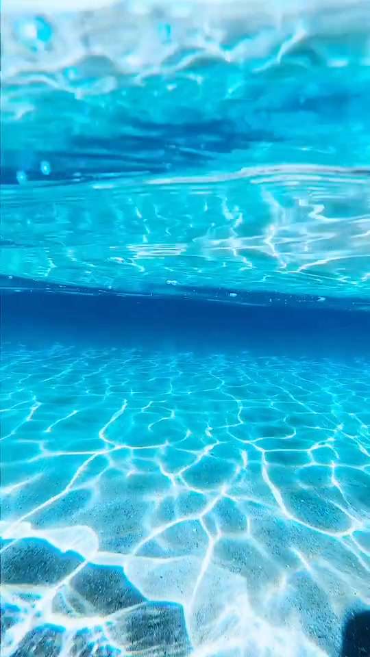 这水简直比游泳池要干净！