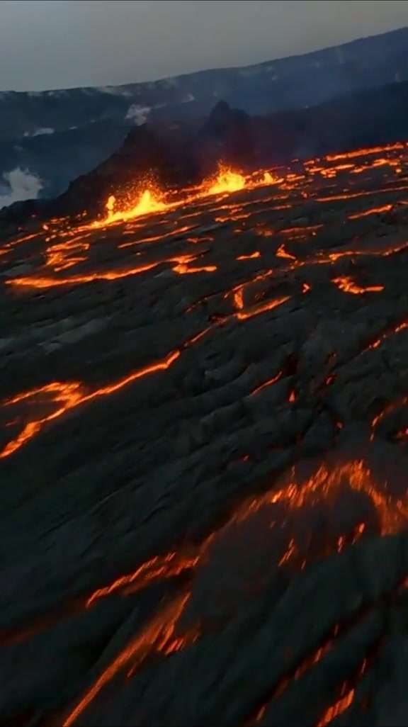 超震撼！近距离体验火山熔岩