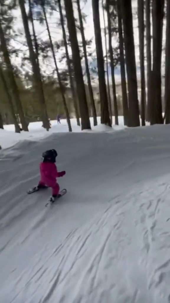 人类幼崽滑雪视频！可爱又炫酷！