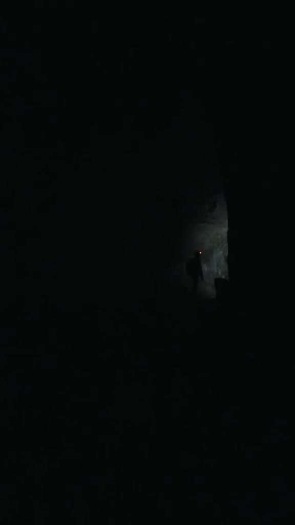 惊悚！无人机潜入洞穴拍摄！