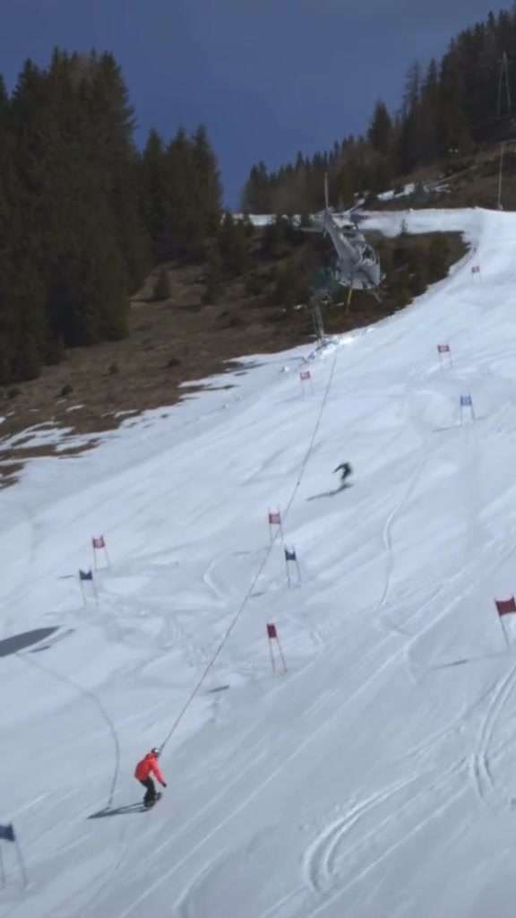 震惊！被直升机托着滑雪！