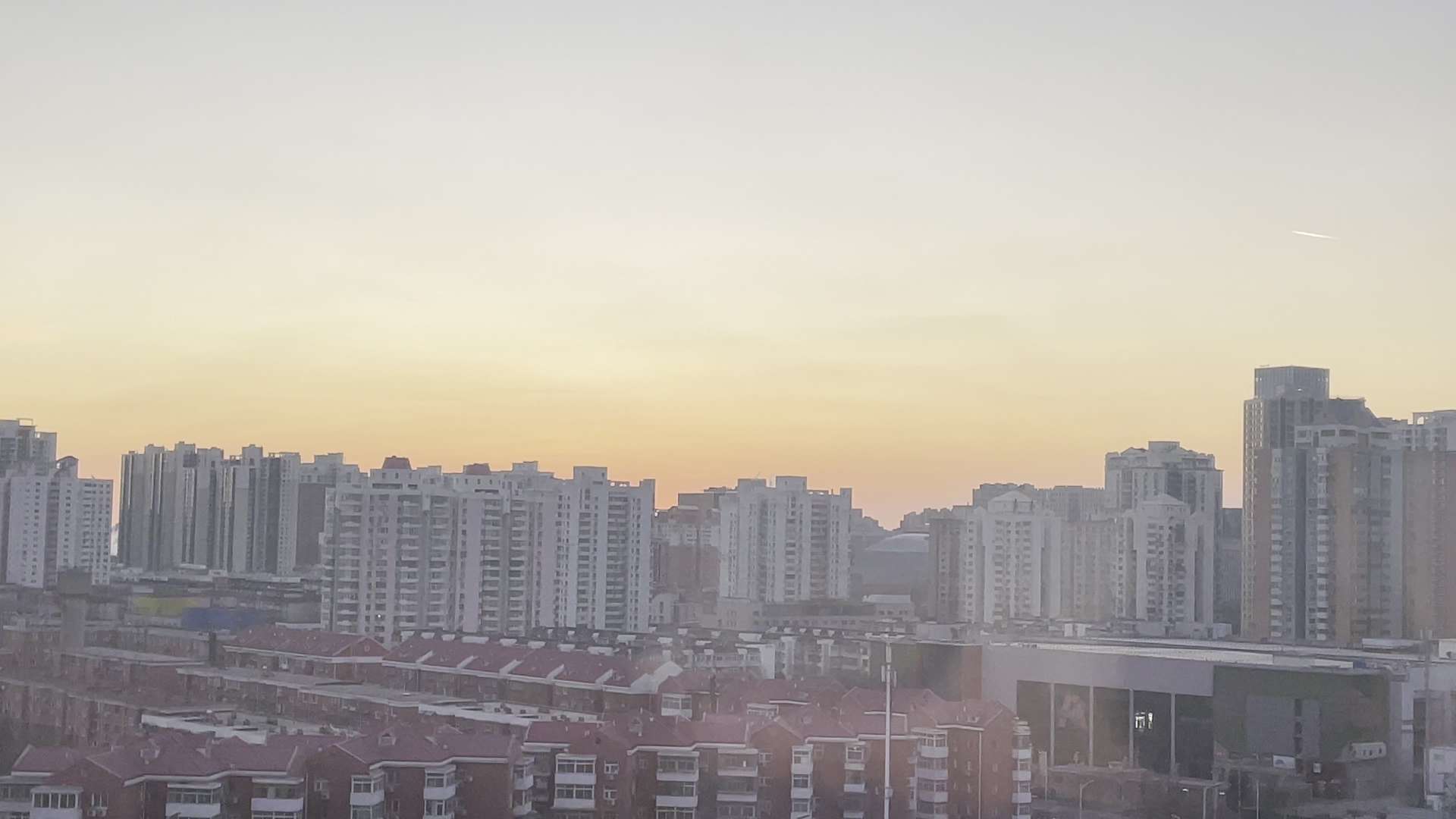 北京四环城市楼宇2023年第一天的日出