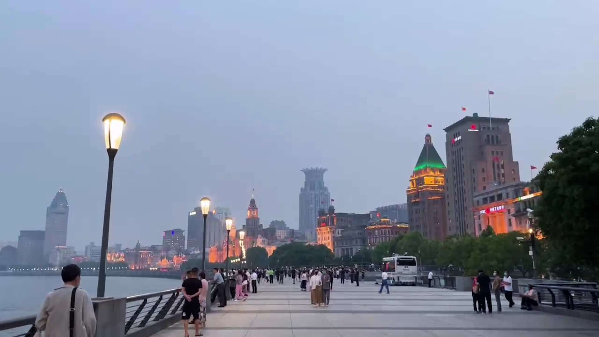 《上海在路上》