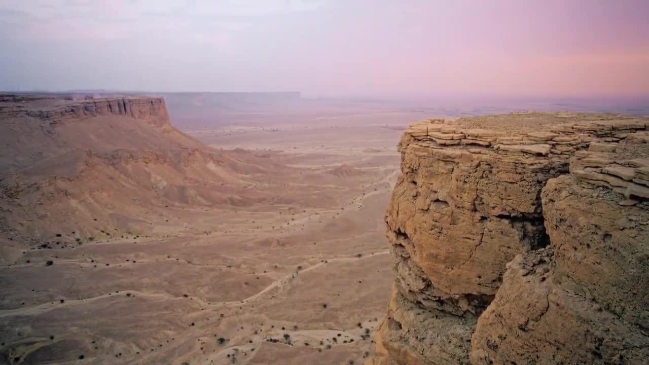 沙特阿拉伯的迷人之旅，奇妙的沙漠王国